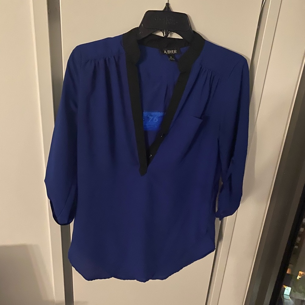 A Byer long sleeve sz M